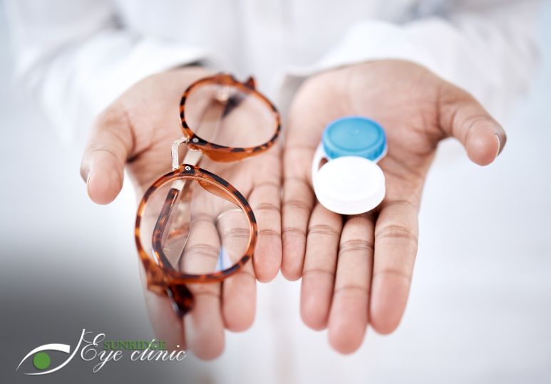 Contact Lenses vs. Glasses : Which One is Best? 
